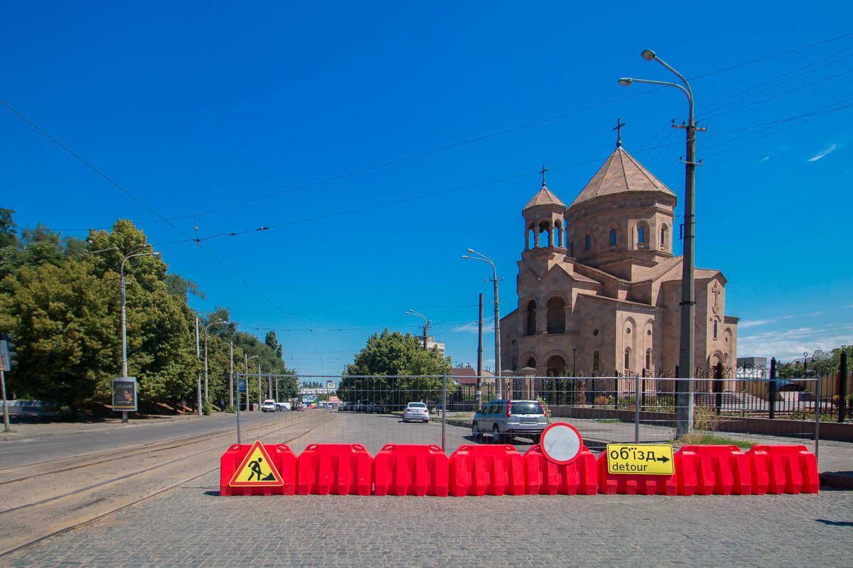 Проезд со стороны проспекта Нигояна закрыт Проезд со стороны проспекта Нигояна закрыт