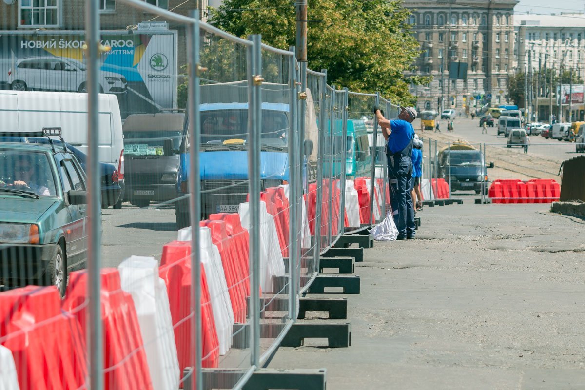 Ограничения движения начинаются на пересечении с Ярмарочным спуском Ограничения движения начинаются на пересечении с Ярмарочным спуском