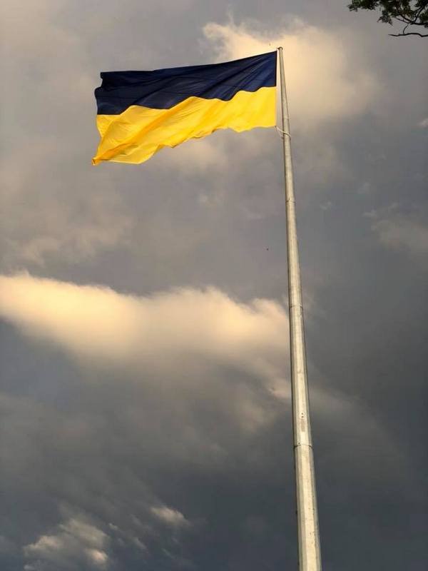 Это был первый, пробный подъем флага Это был первый, пробный подъем флага