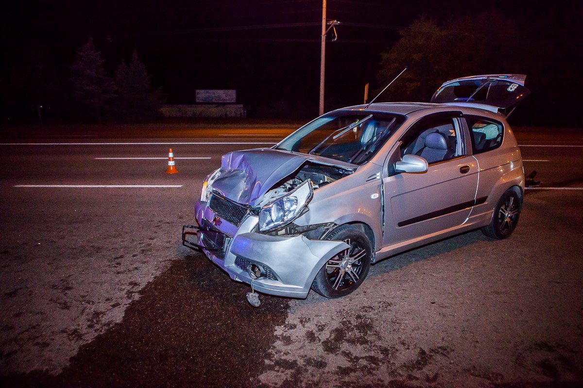 Столкнулись Mercedes и Chevrolet