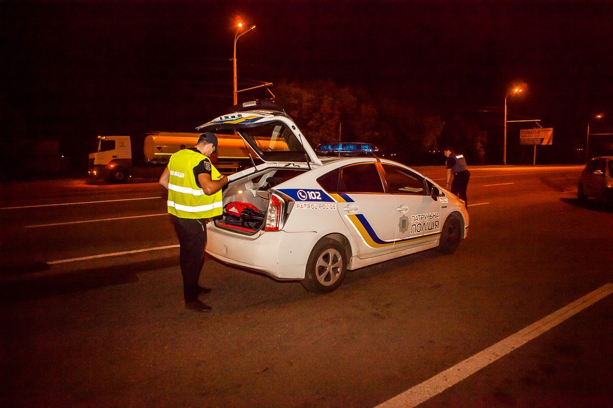 Как рассказали полицейские, оба автомобиля ехали по набережной со стороны центра