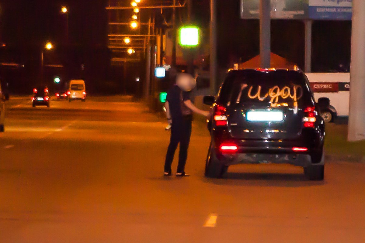 По неофициальной информации, женщина разрисовала авто супруга