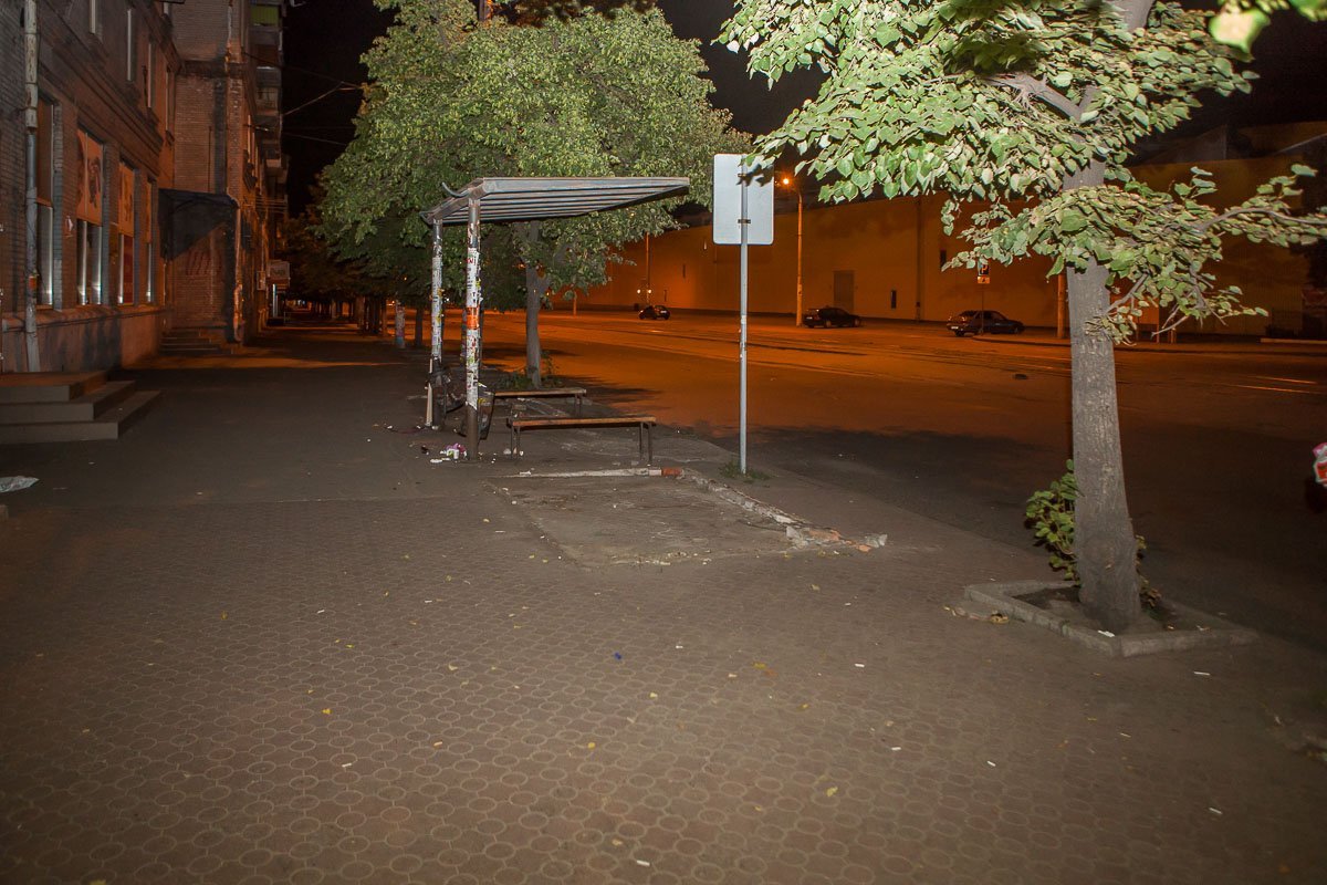 На тротуаре стало много места На тротуаре стало много места