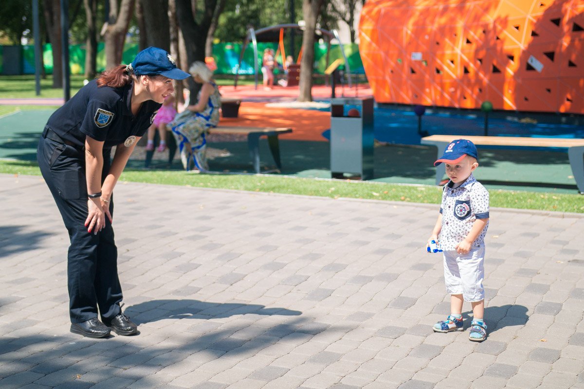 Патрульные найдут общий язык даже с детьми