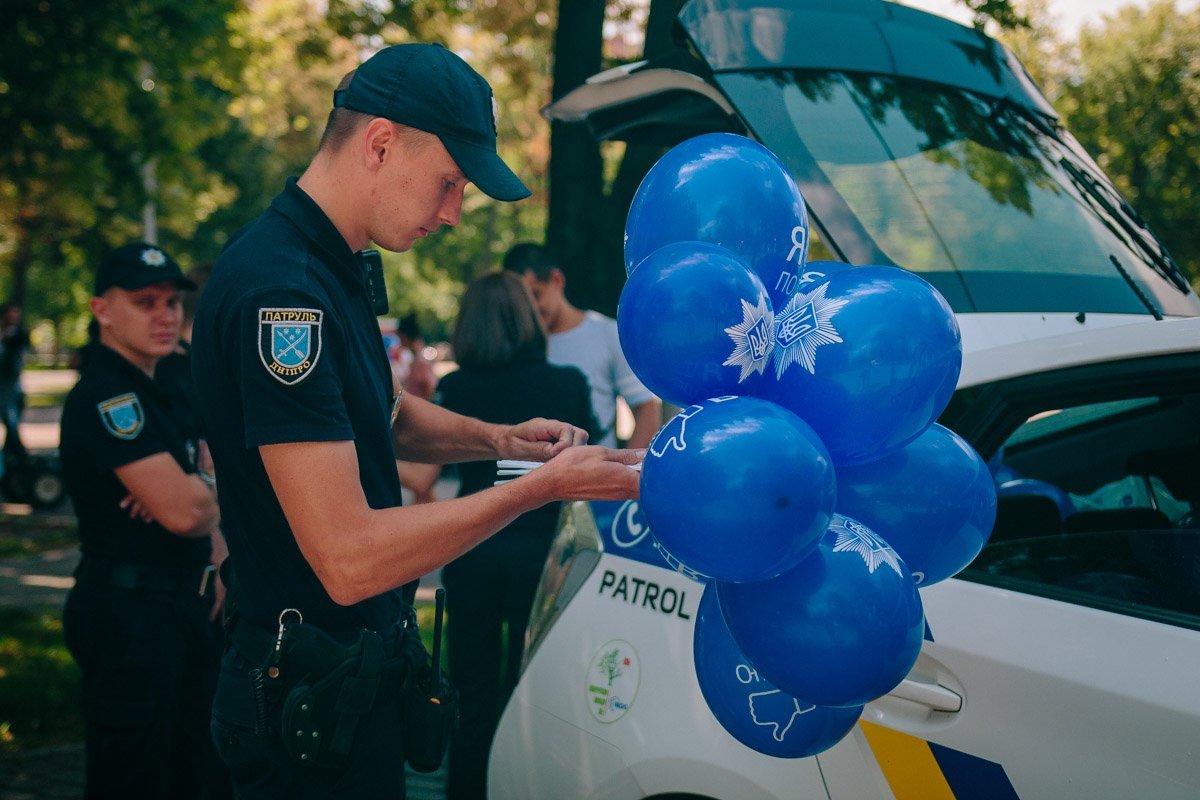 Каждому ребенку по шарику