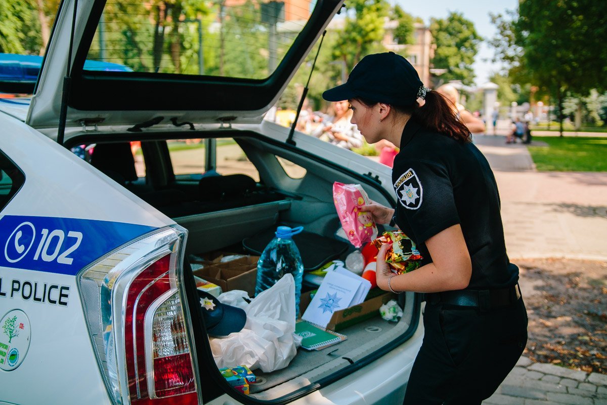 И требовали отдать им все сладости
