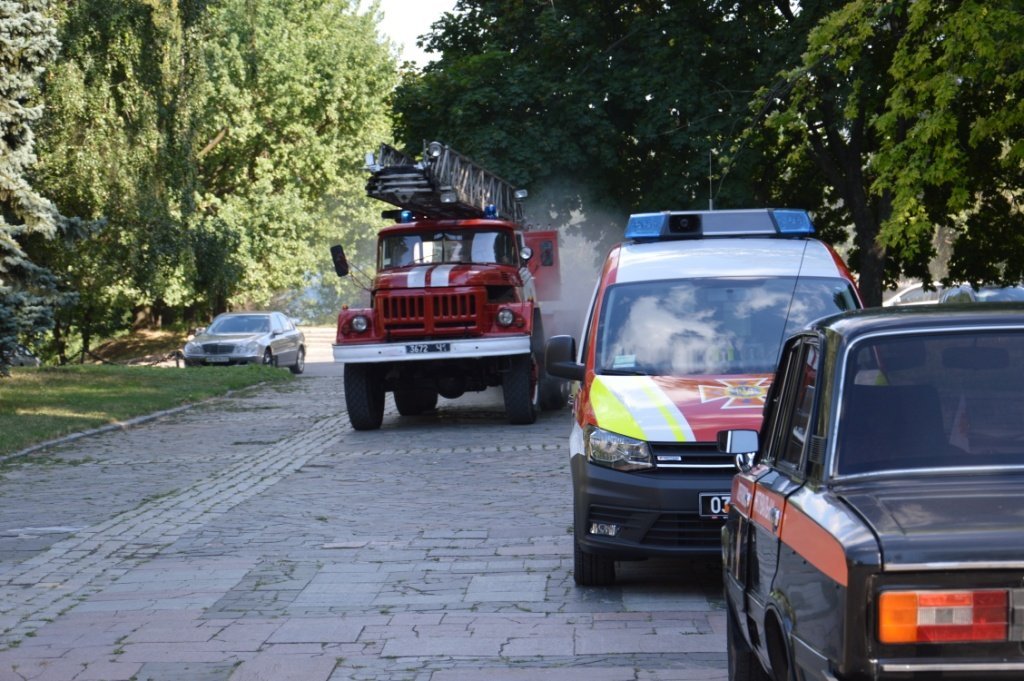 На помощь хвостатому "прилетели" спасатели На помощь хвостатому "прилетели" спасатели