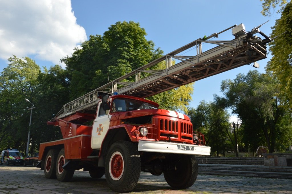 На месте работала бригада 2-й пожарно-спасательной части ГСЧС На месте работала бригада 2-й пожарно-спасательной части ГСЧС