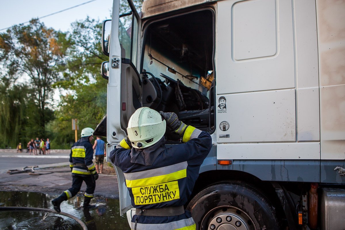 На проспекте Слобожанском загорелся грузовик DAF