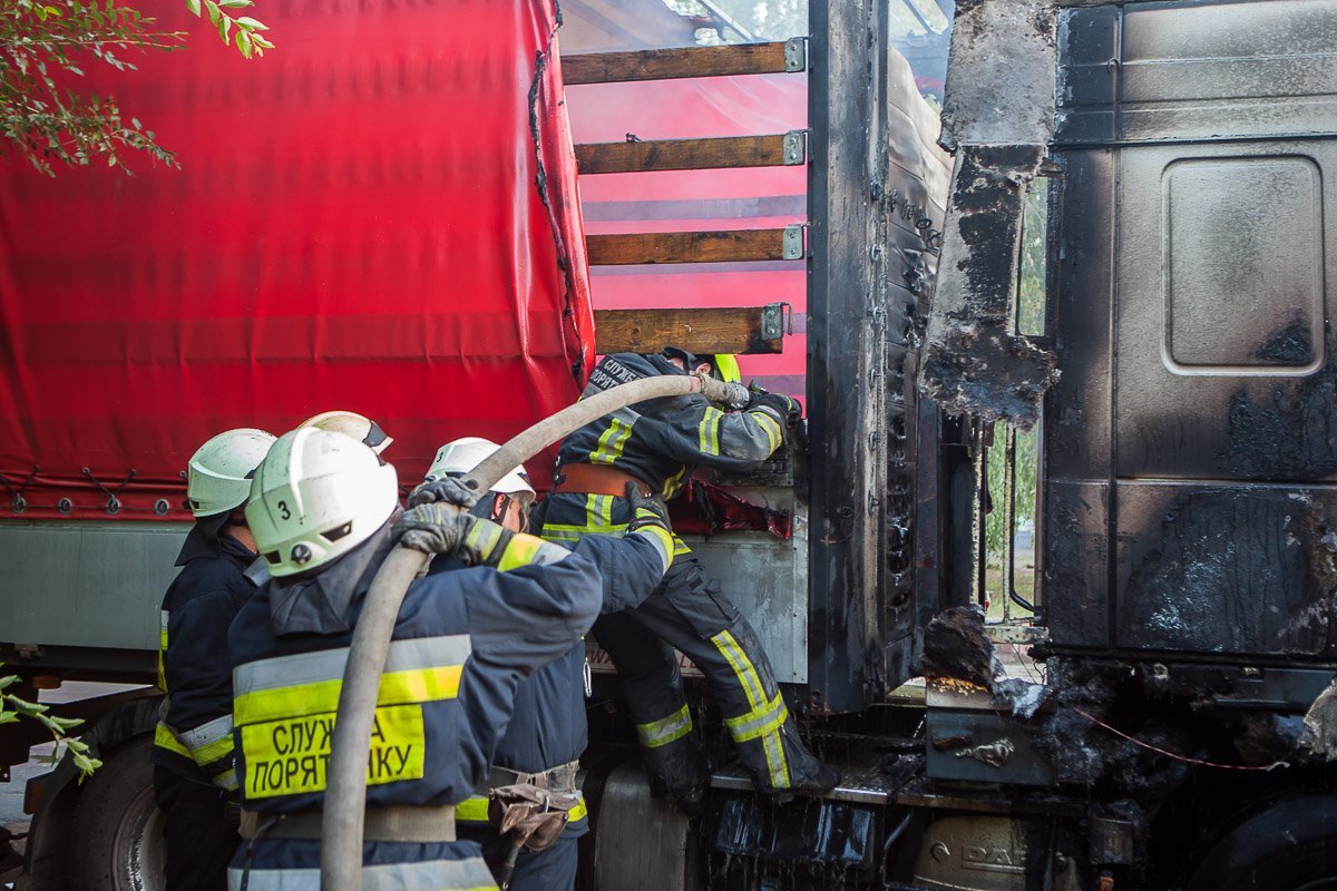 Пожар начался приблизительно в 19:50