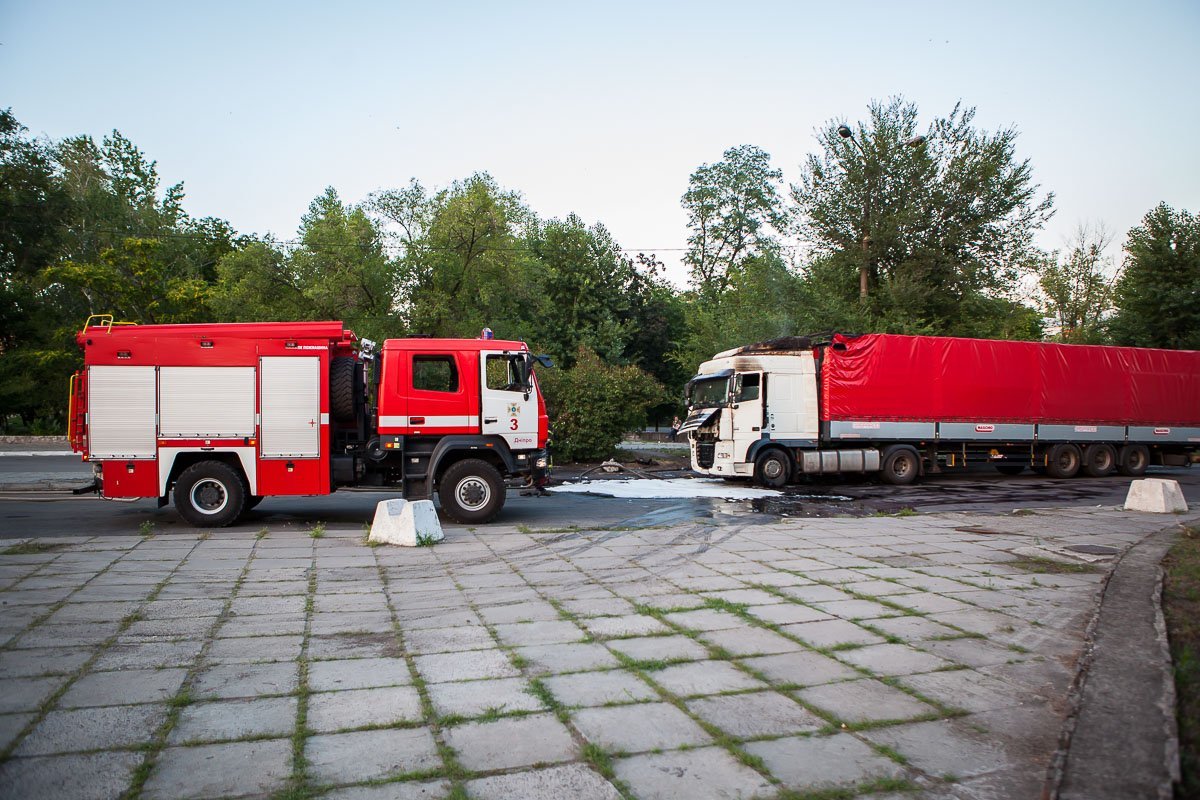 На месте работали две бригады спасателей