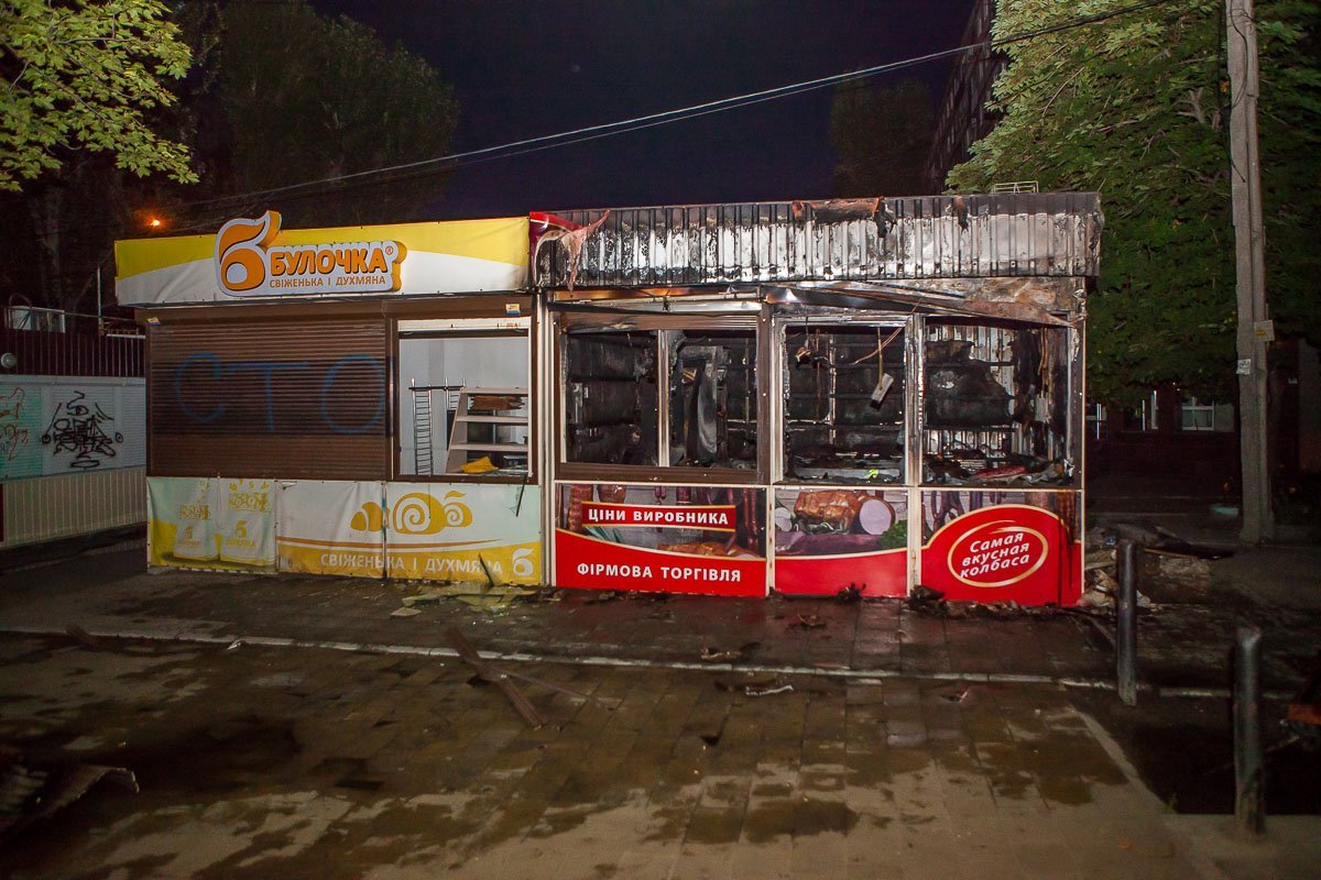 Приблизительно в 3:20, начался пожар в колбасном киоске расположенном на улице Калиновой,66