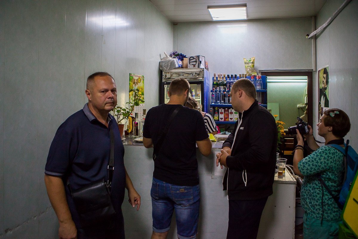 На борьбу с продавцами спиртного вышли специальные комиссии, проверяющие продавцов на честность и законопослушность На борьбу с продавцами спиртного вышли специальные комиссии, проверяющие продавцов на честность и законопослушность