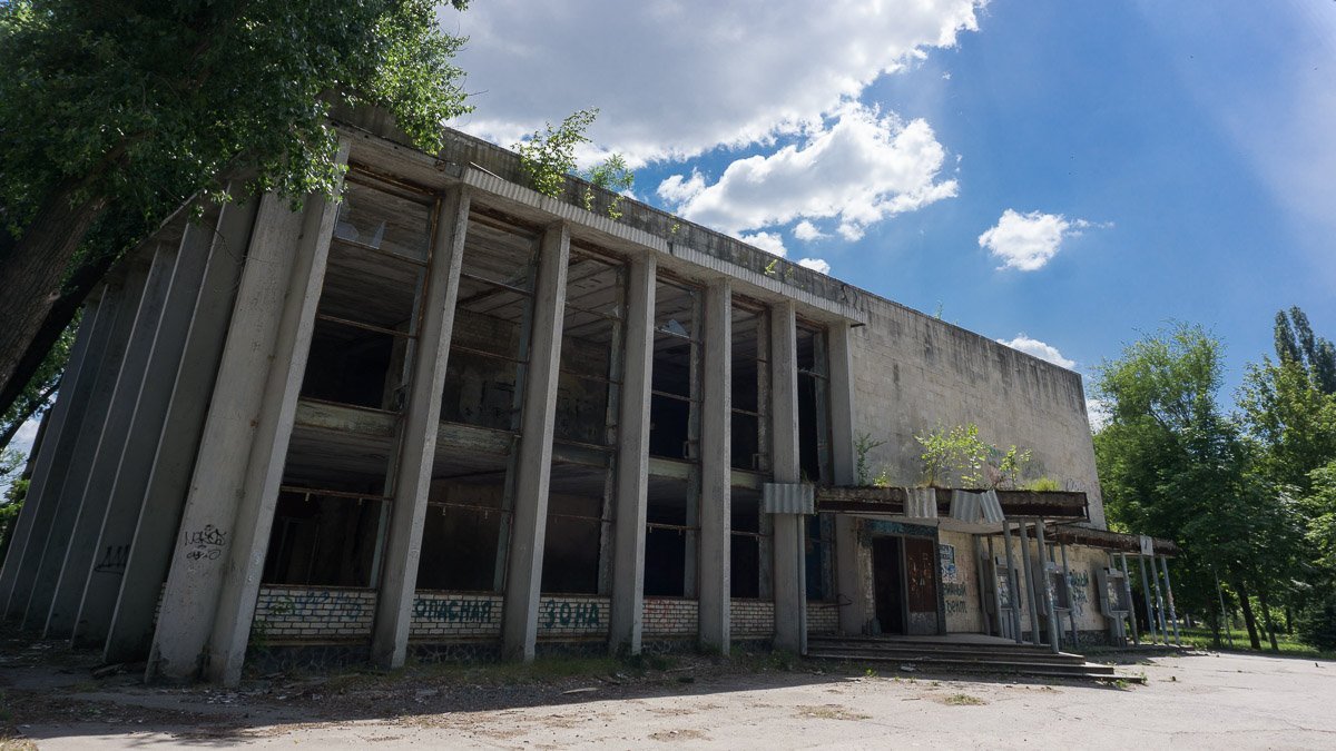 Здесь первоначально не было даже воды для питья - приходилось везти ее из ближайших сел
