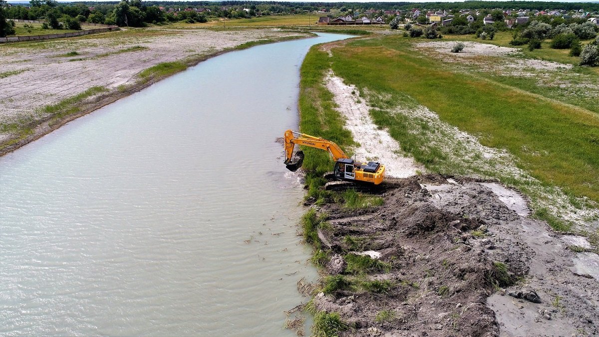 Водоем с зелено-бирюзовой водой: под Днепром восстанавливают исчезнувшее озеро 2
