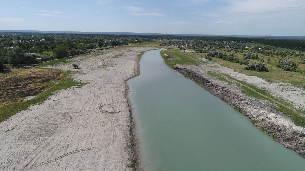 Водоем с зелено-бирюзовой водой: под Днепром восстанавливают исчезнувшее озеро 4