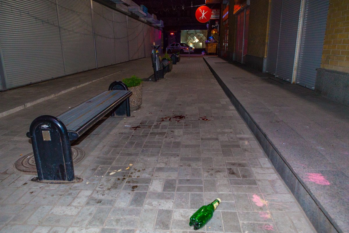 Двое мужчин избили потерпевшего и забрали телефон