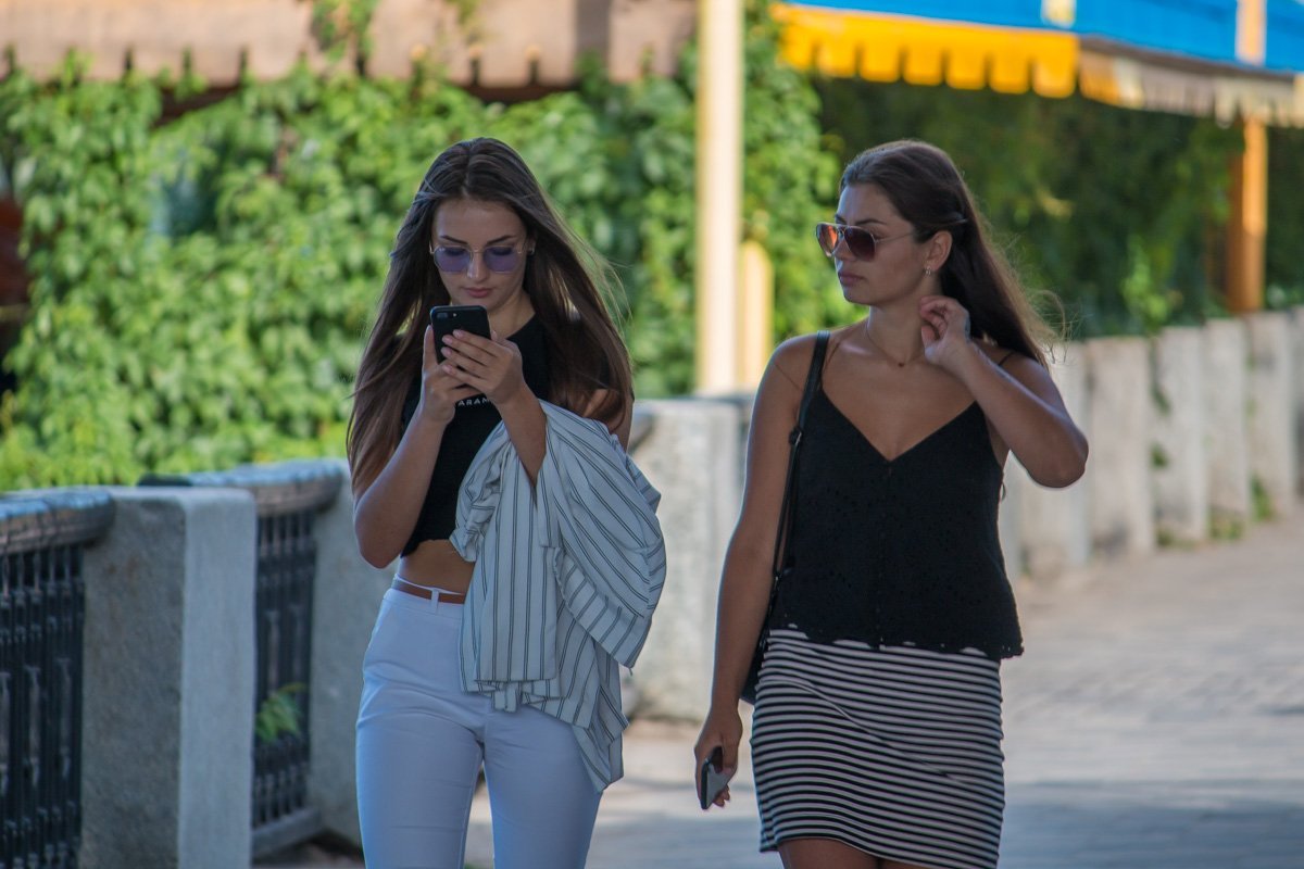 Топы и декольте никогда не выйдут из моды Топы и декольте никогда не выйдут из моды