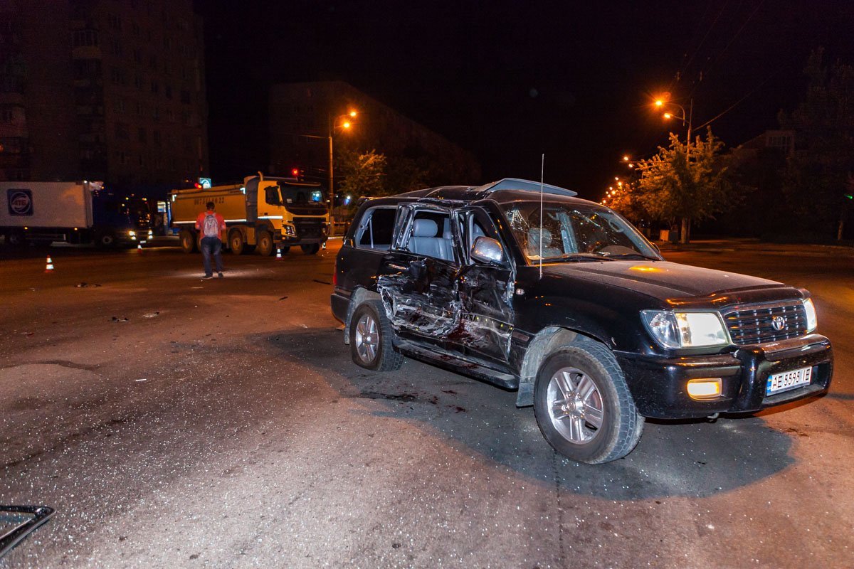 Удар пришелся на правую сторону автомобиля