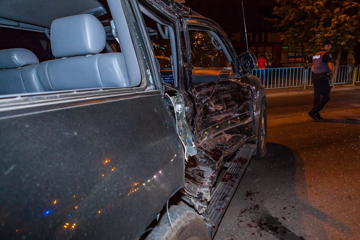 У него были открытые травмы на лице и повреждена рука