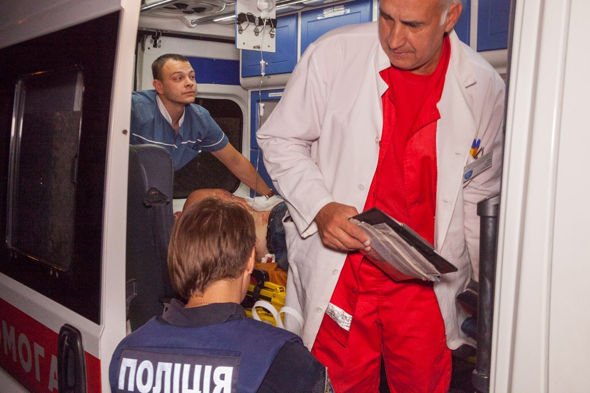 У пострадавшего два ножевых ранения в области поясницы