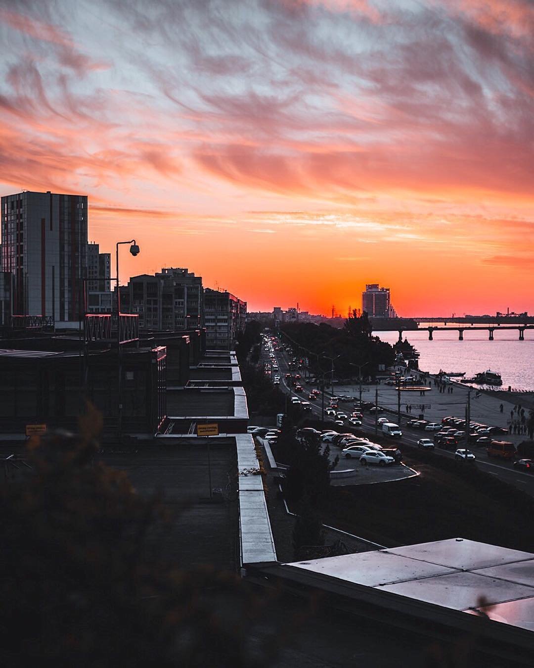 Закат в Днепре. Фото: artem_lazarev_life Закат в Днепре. Фото: artem_lazarev_life