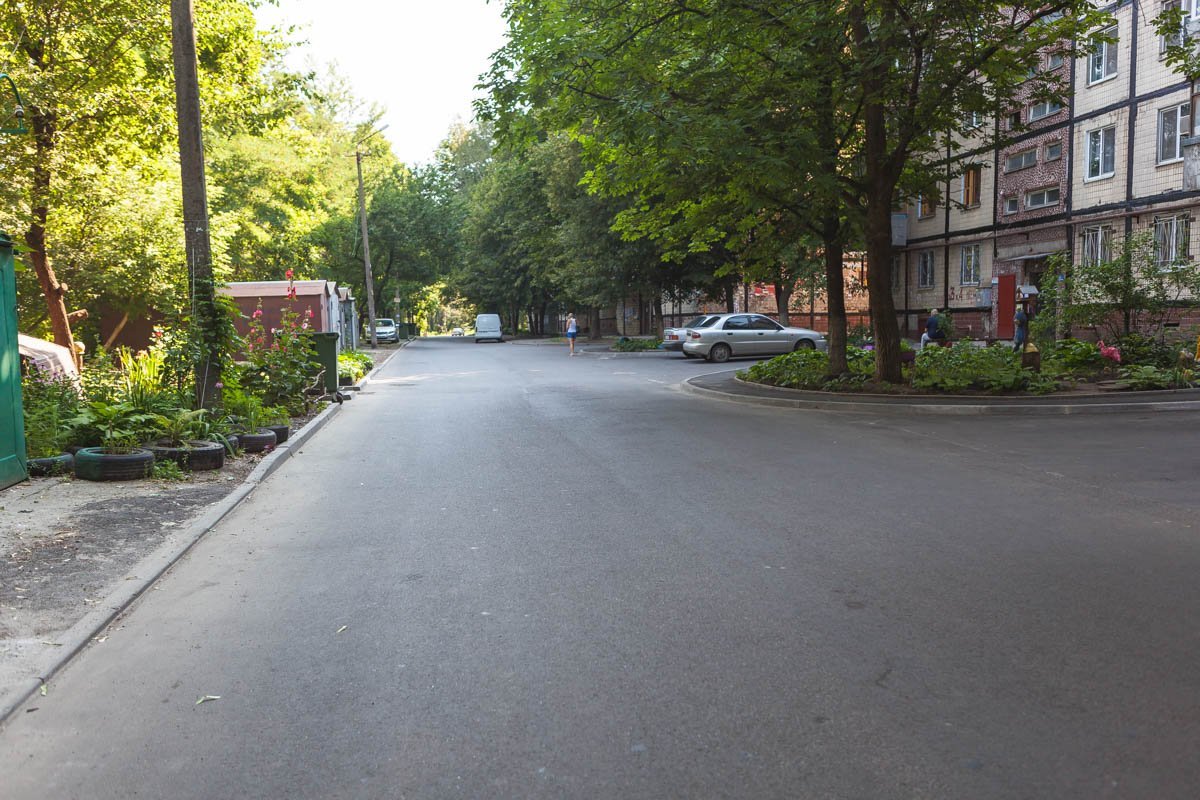 Шикарный асфальт для тех, кто любит покататься на роликах