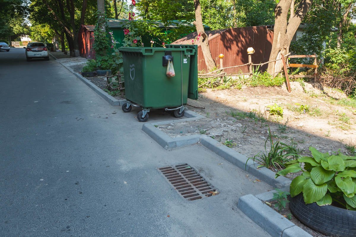 Все элементы дороги установлены очень аккуратно