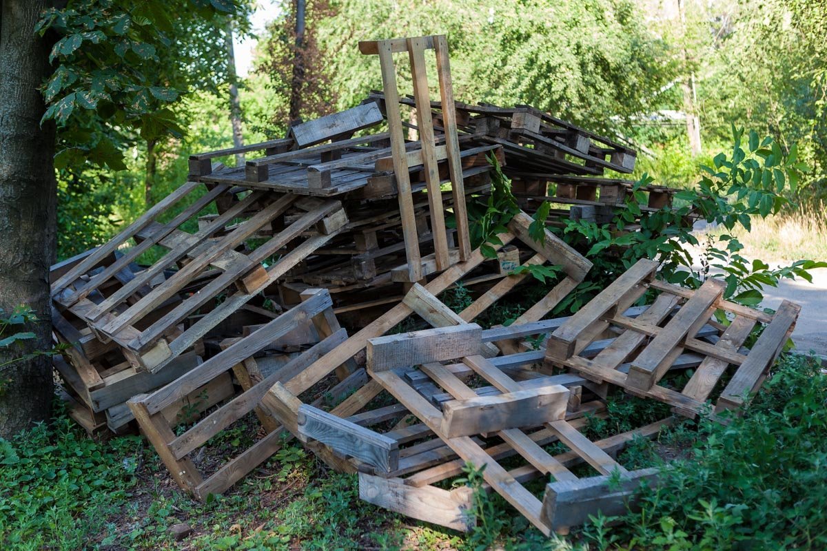 Из поддонов смастерят скамейки Из поддонов смастерят скамейки