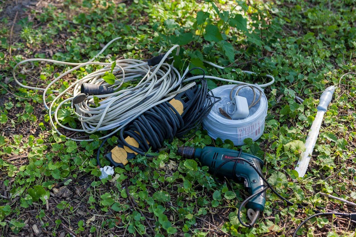 Люди сами принесли инструменты Люди сами принесли инструменты