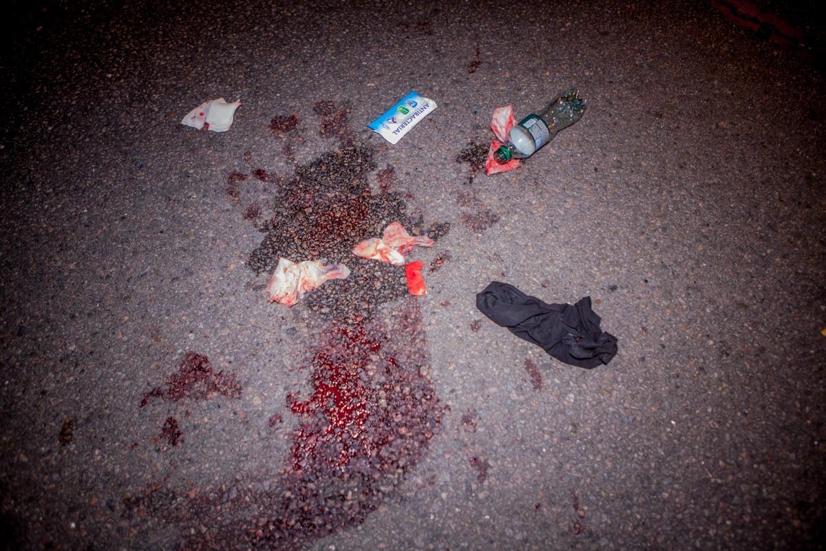 В результате ДТП, на асфальте остались пятна крови