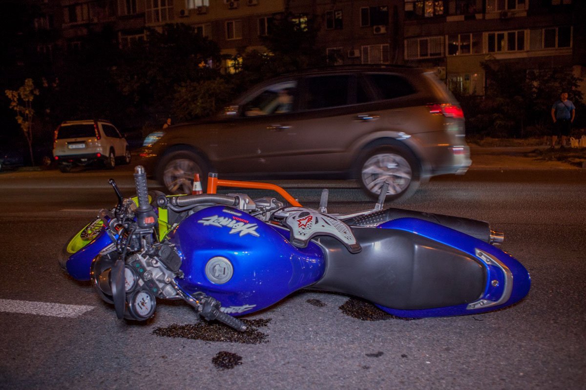 Из мотоцикла начало вытекать топливо 