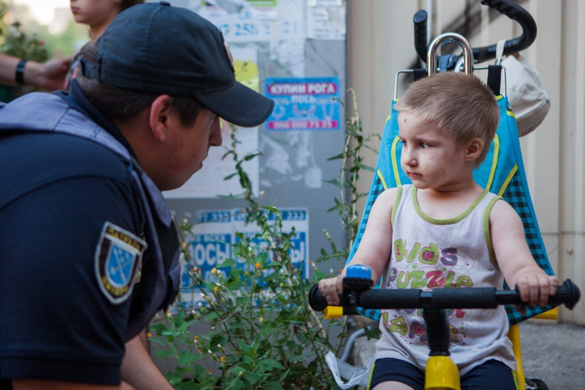 Их успокаивали сотрудники патрульной полиции
