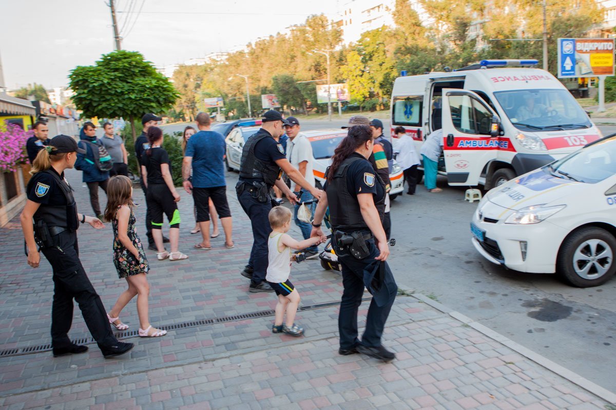 Конфликт закончился тем, что женщину с двумя детьми забрали в отделение полиции