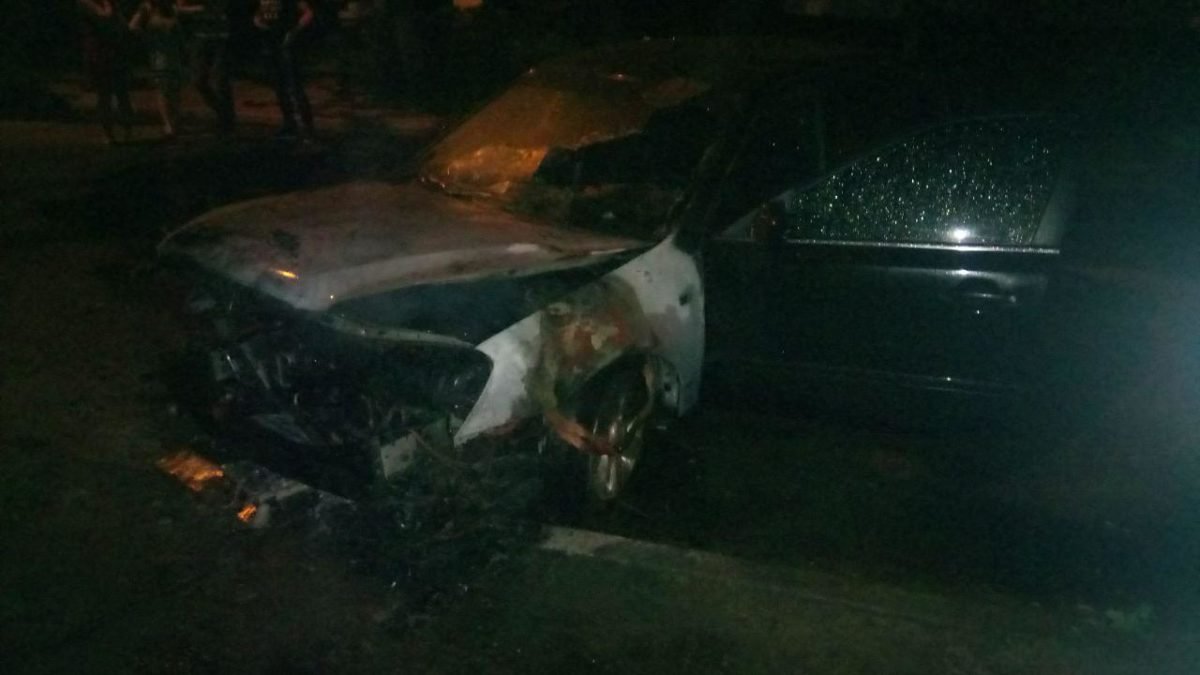 Kia вспыхнул во дворе жилого дома на ж/м Парус