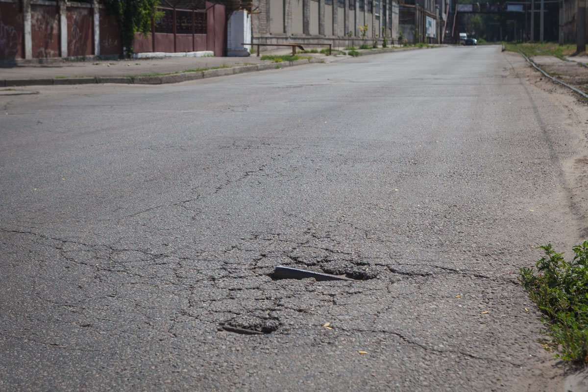 Небольшой сюрприз в асфальте в виде рельса