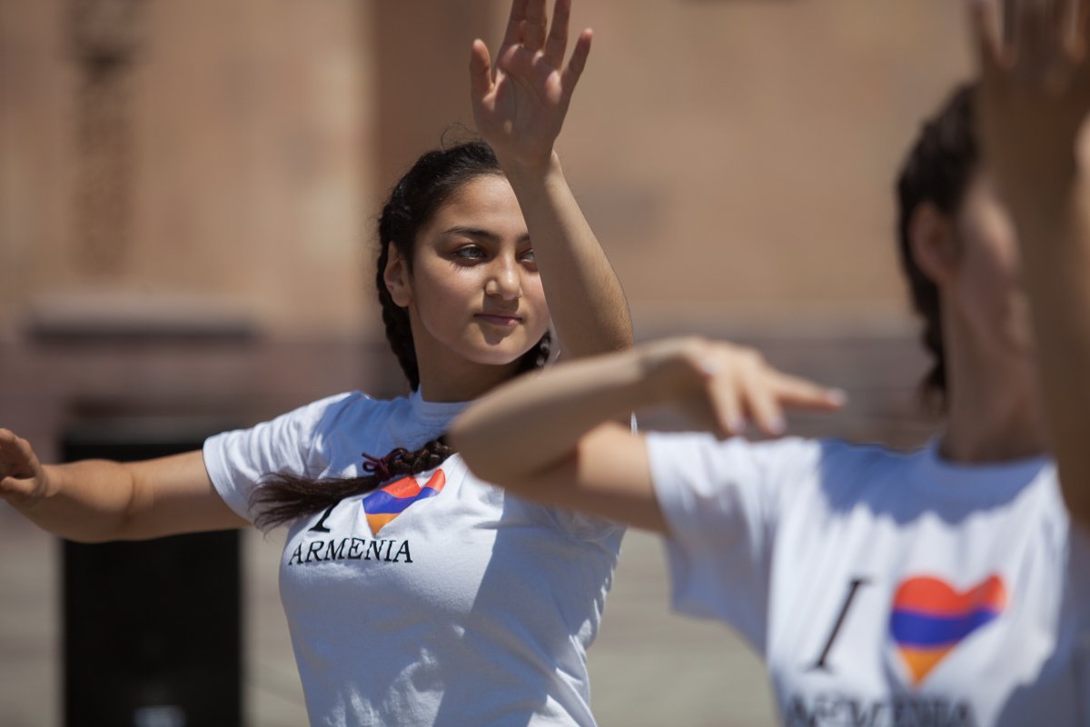 Небольшой «аперитив» в виде выступления танцевальных коллективов