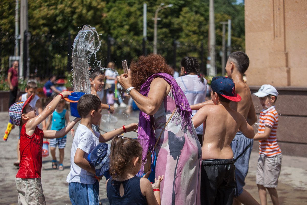 Надеемся, телефон "выжил" в битве
