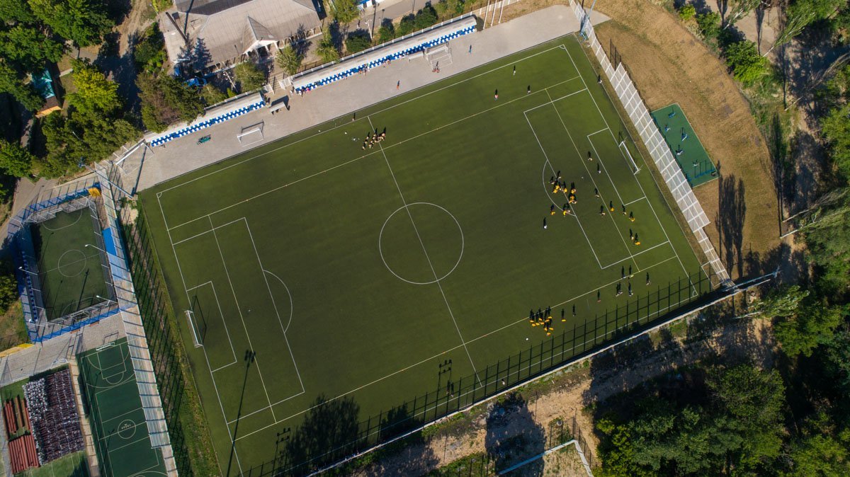 Матч прошел на стадионе Молодежного парка на Набережной Заводской, 53