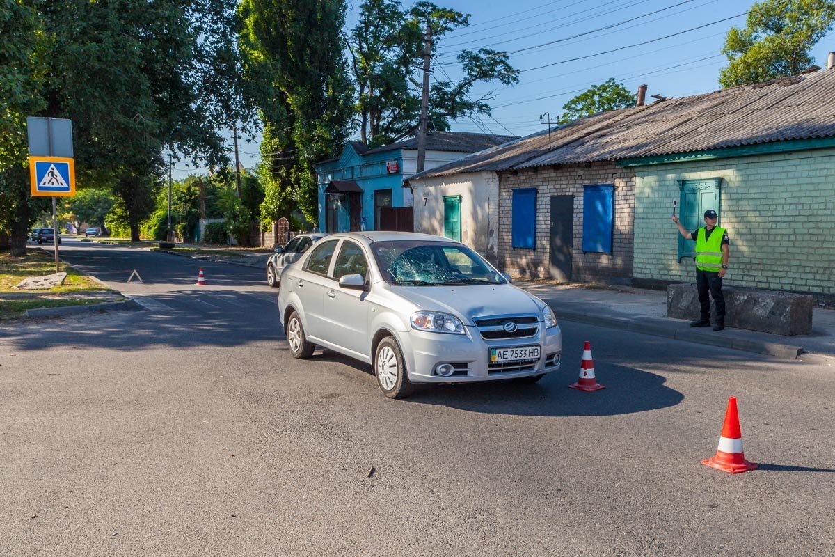 На месте аварии работает регулировщик