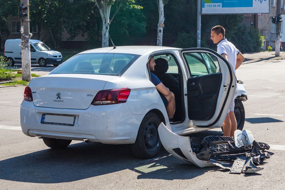 Водитель авто уснул за рулем Водитель авто уснул за рулем