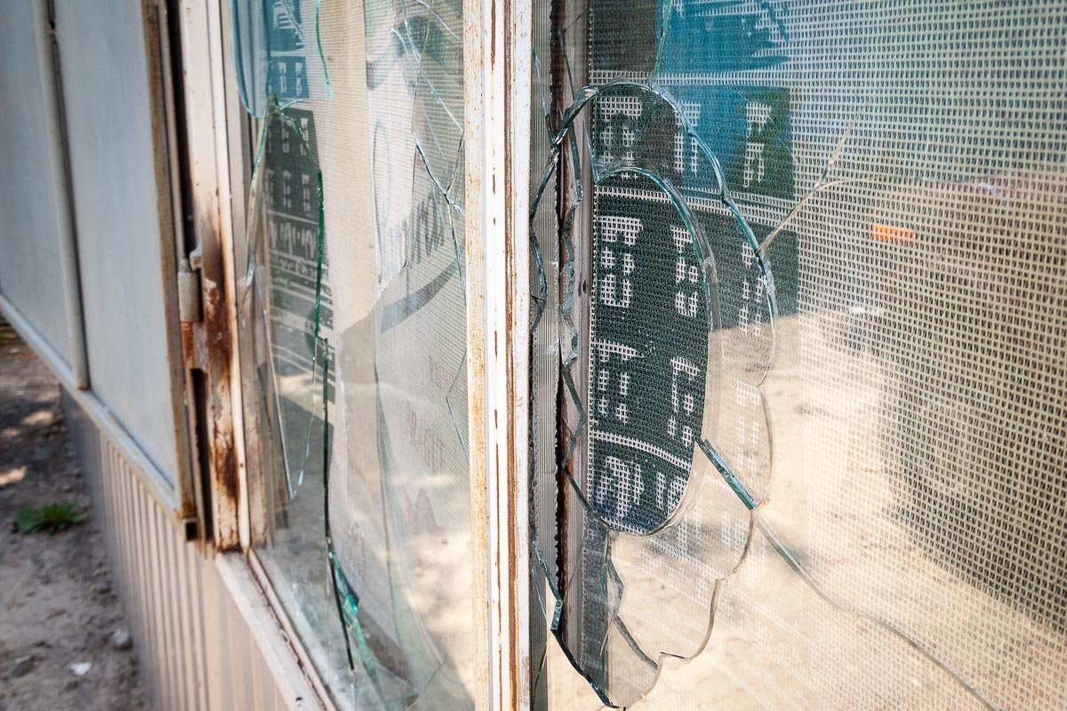 В итоге разбили стекла В итоге разбили стекла