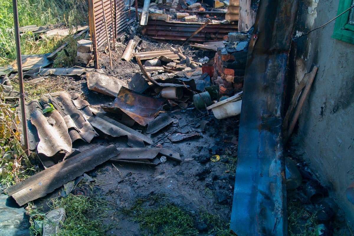 Спасатели ликвидировали огонь около 16:15 Спасатели ликвидировали огонь около 16:15