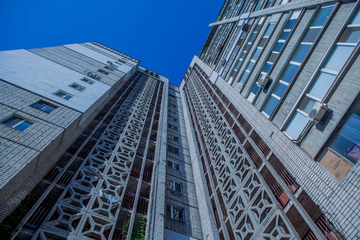 Труп мужчины нашли на лестничной клетке, на 11 этаже