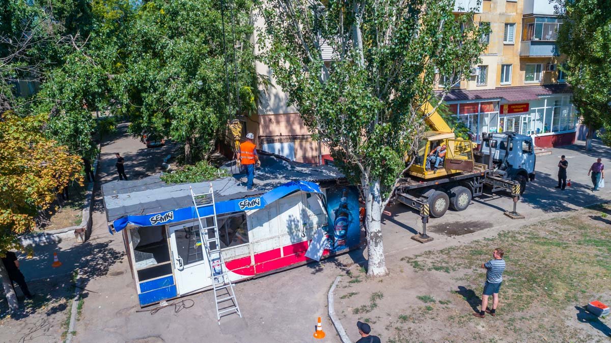 С первого раза поднять киоск у работников не получилось
