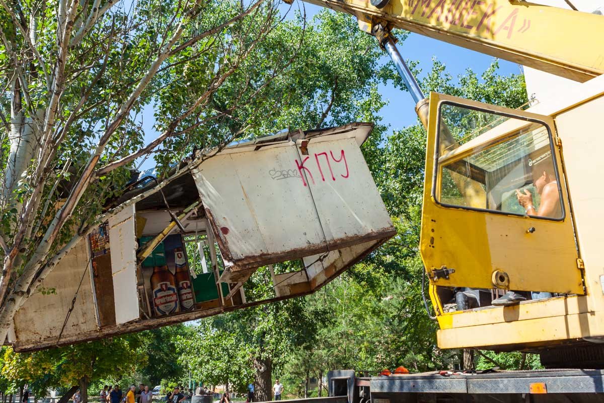 Но водитель крана был уверен в себе