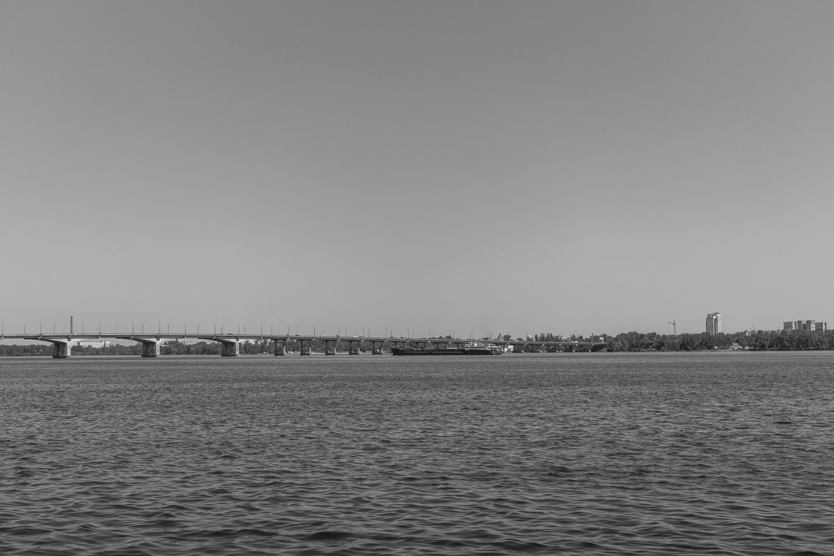 Это только грустная случайность То, что счастье в дверь мне постучалось.