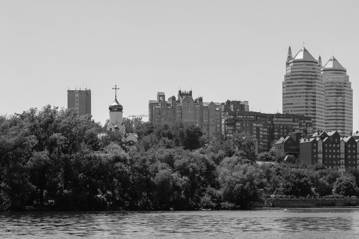 — Так значит, грусть — это место? — Да. Иногда люди живут там годами. 