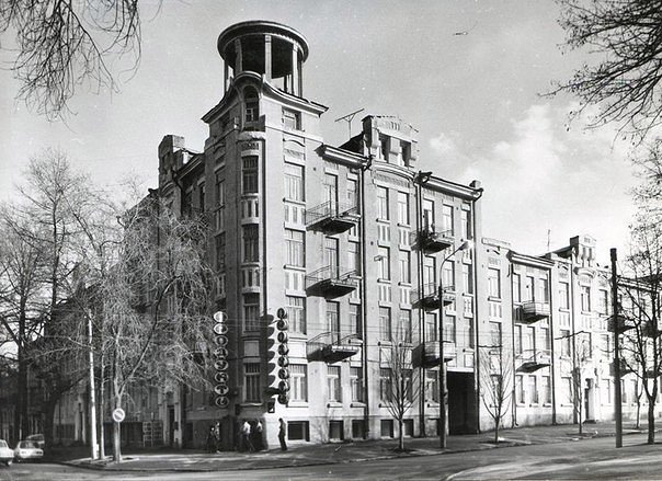 После его смерти, в 1910-м году, домовладение досталось в наследство его семерым детям