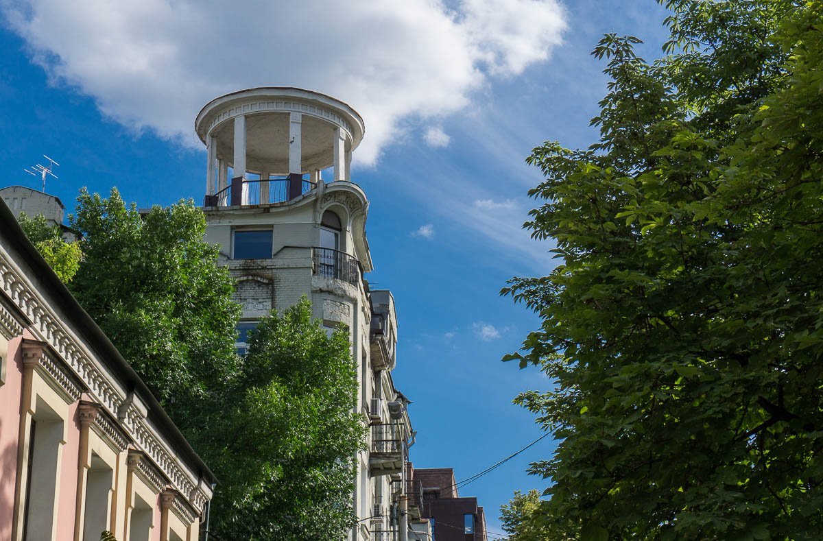 В 1950-м году жильцы настояли, чтобы чайную реорганизовали в диетическую столовую